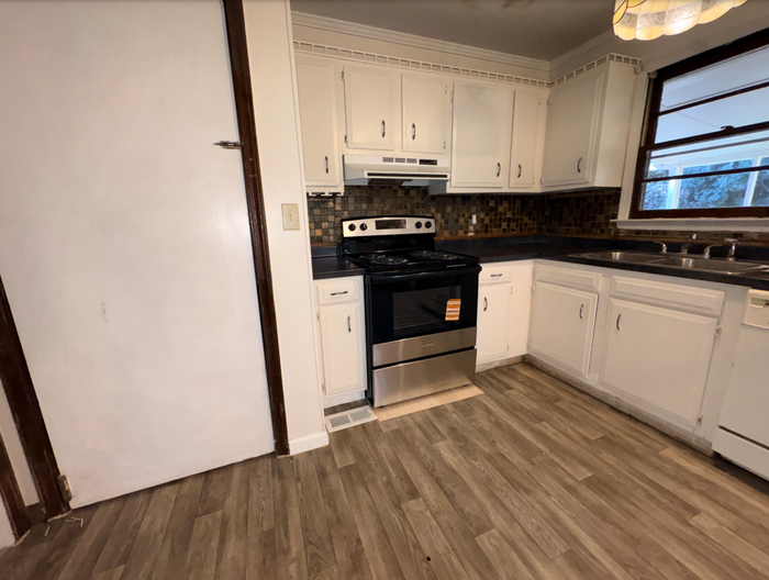1001 Ferry St - Photo 7 of 25