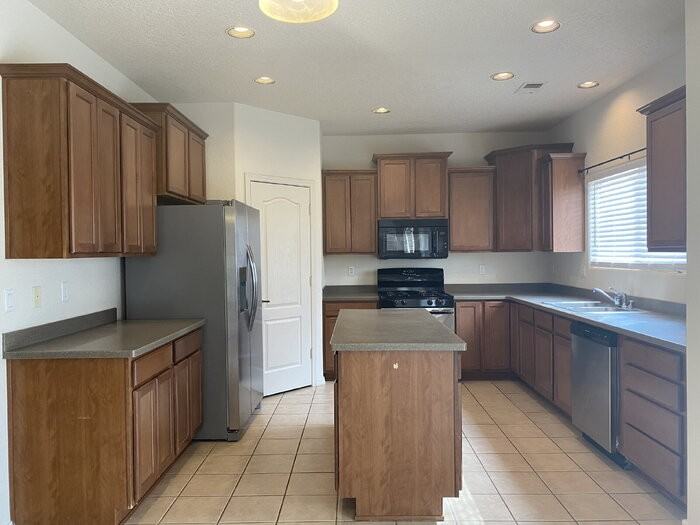 3601 Oasis Springs Rd Ne - Photo 6 of 35
