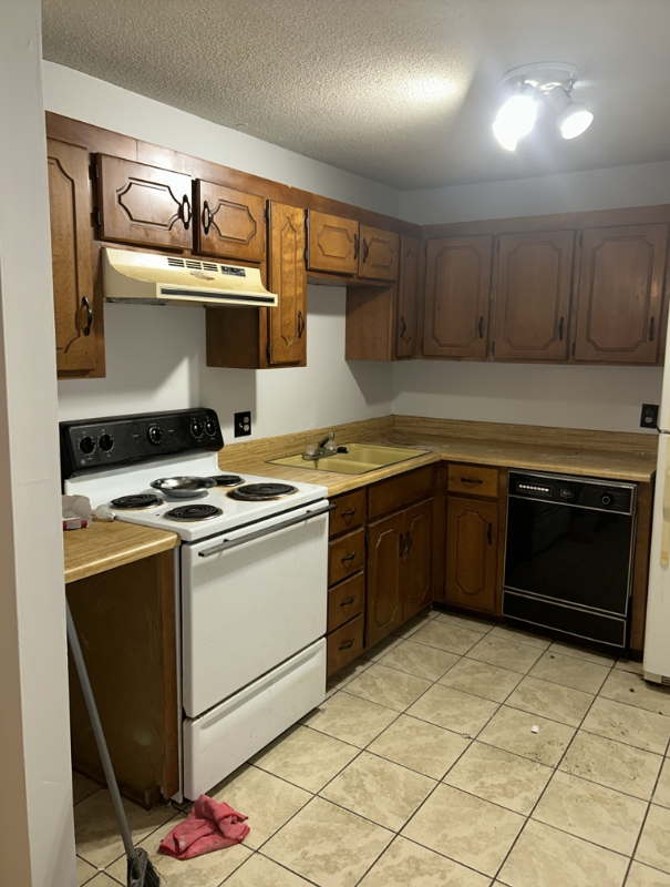 215 Hammond Cir - Photo 4 of 9