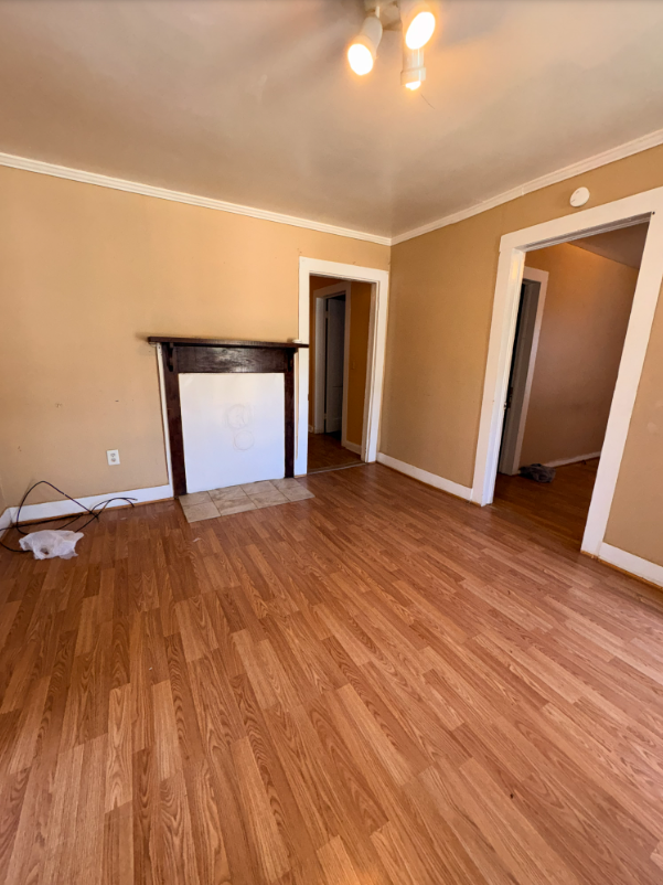 502 Valentine St - Photo 2 of 10