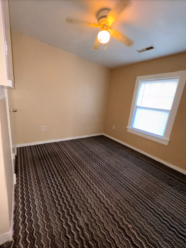 502 Valentine St - Photo 4 of 10