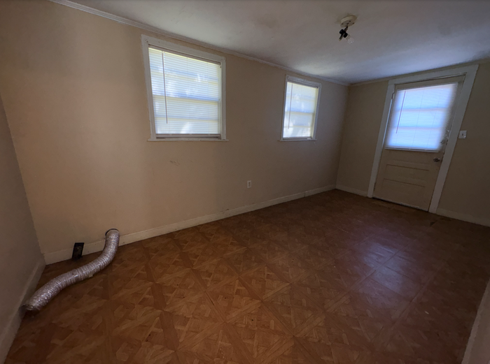 502 Valentine St - Photo 6 of 10