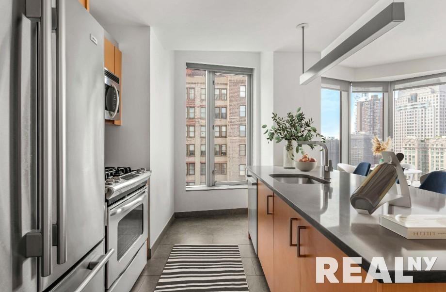 Spruce St #36N - Photo 2 of 11