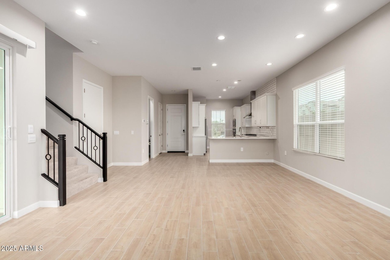 17322 N 51st St - Photo 5 of 40