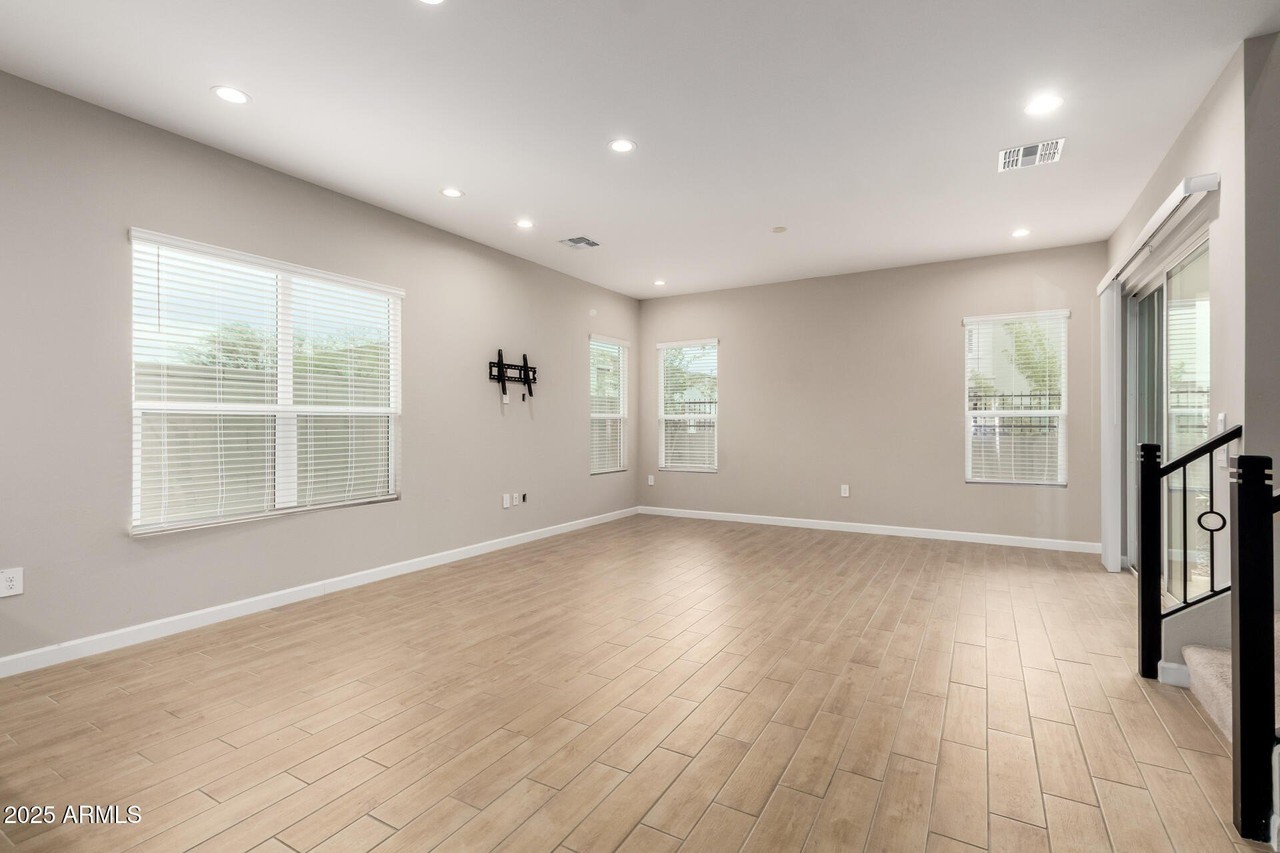 17322 N 51st St - Photo 6 of 40