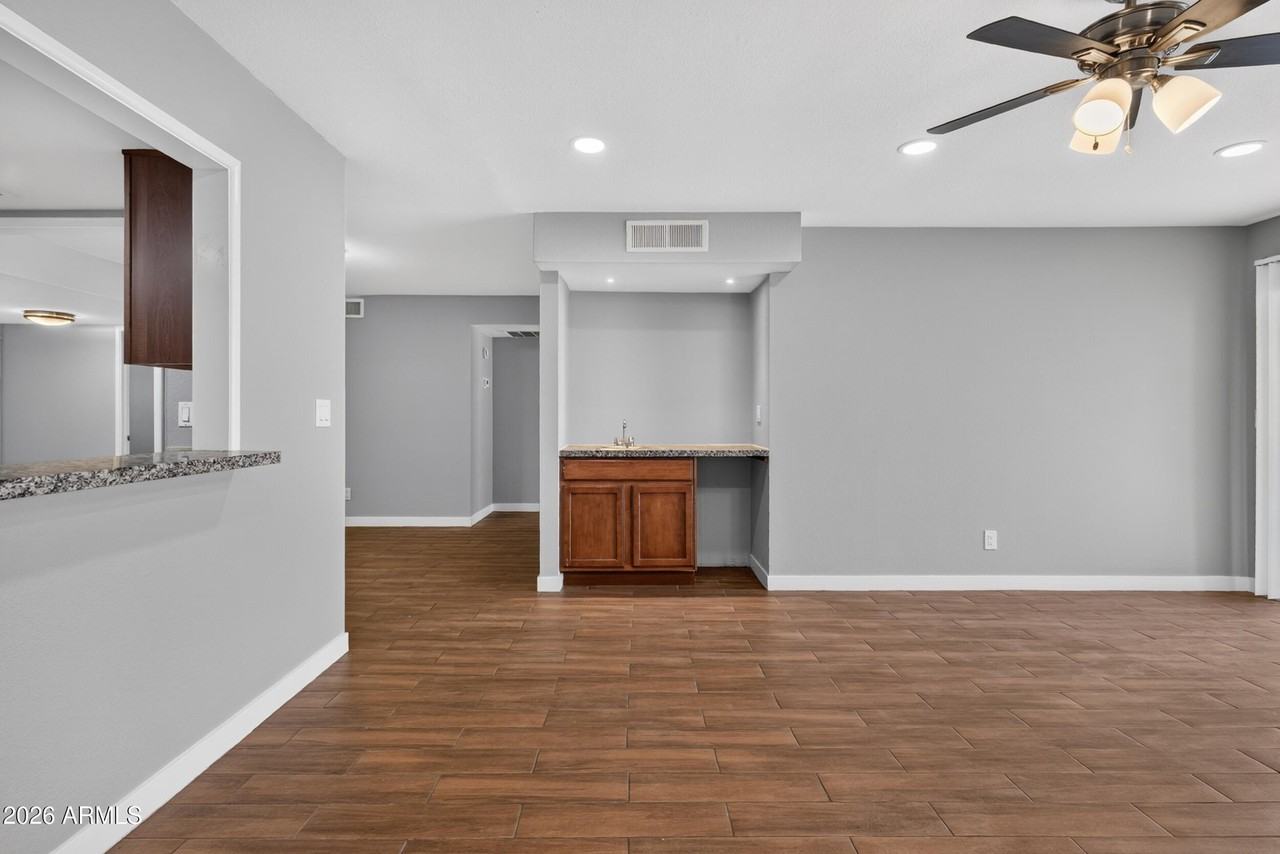 818 W Rice Dr - Photo 5 of 23