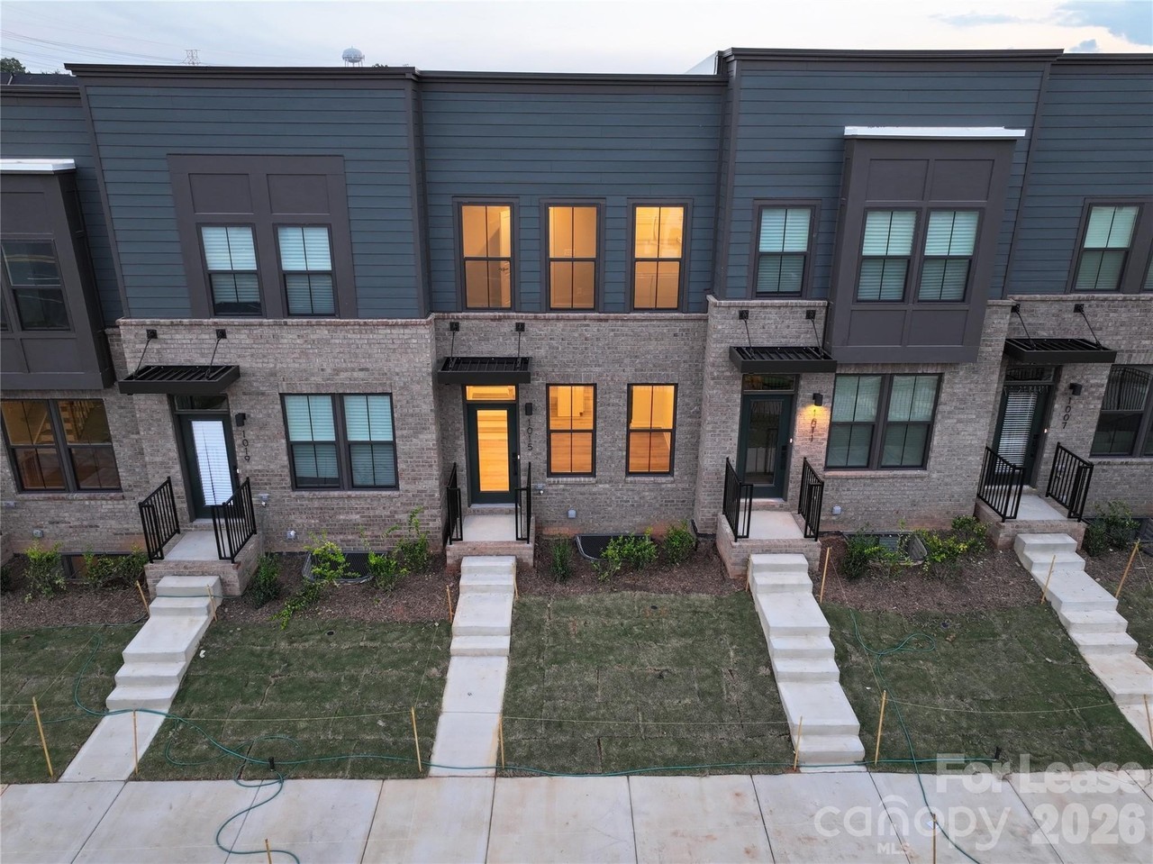 1015 Simcoe Ln - Photo 2 of 43