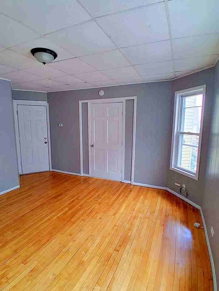 95 Center St #2 - Photo 5 of 16