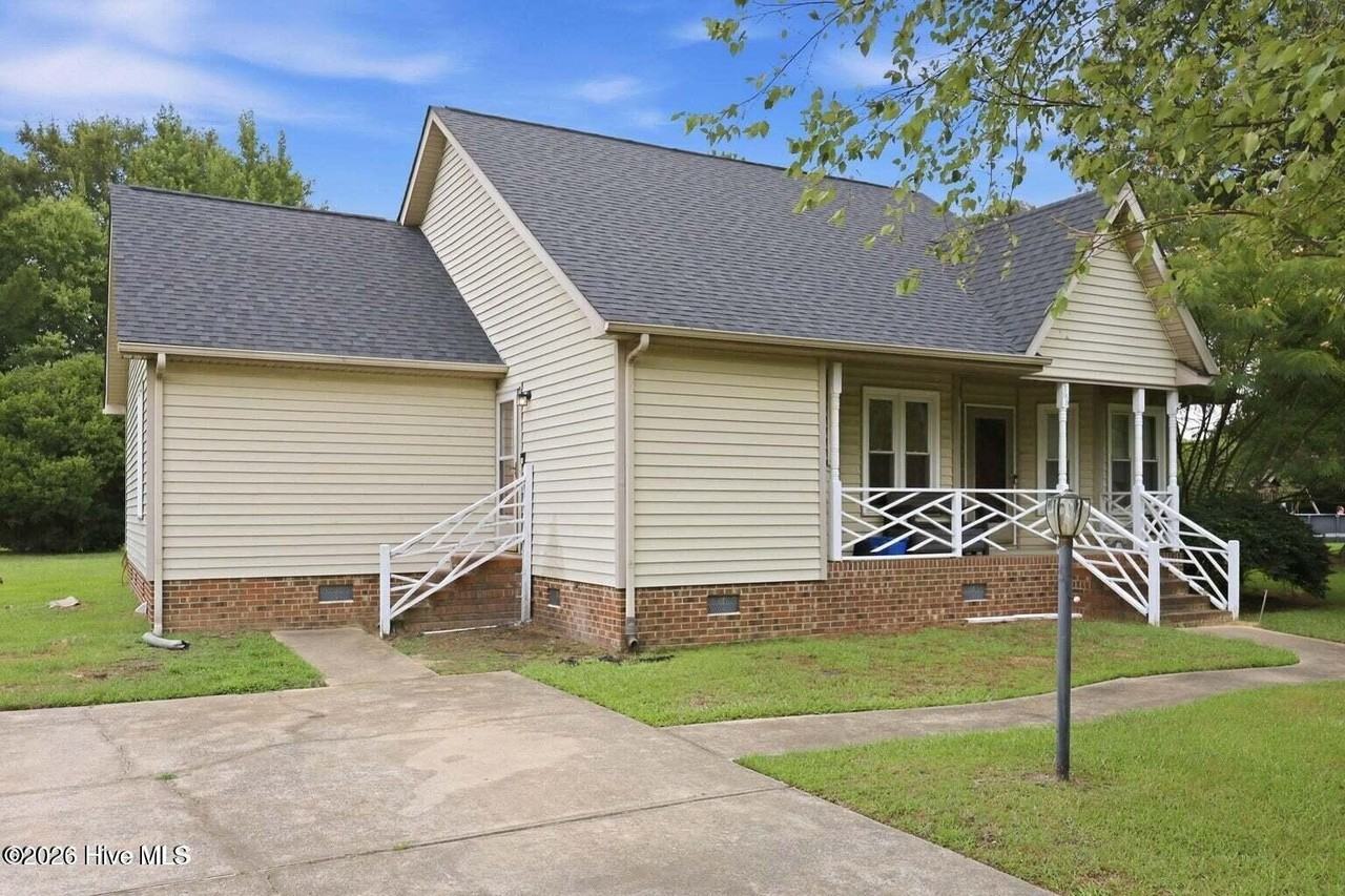 566 Ridge Dr - Photo 3 of 5