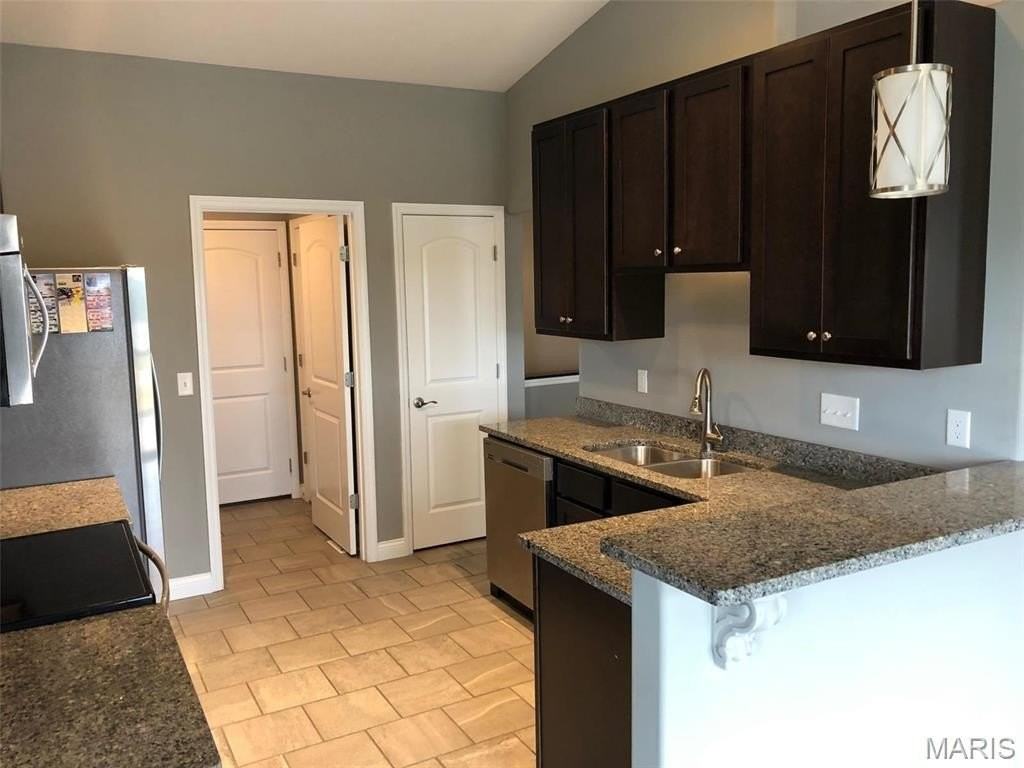 1109 Marathon Dr - Photo 4 of 17