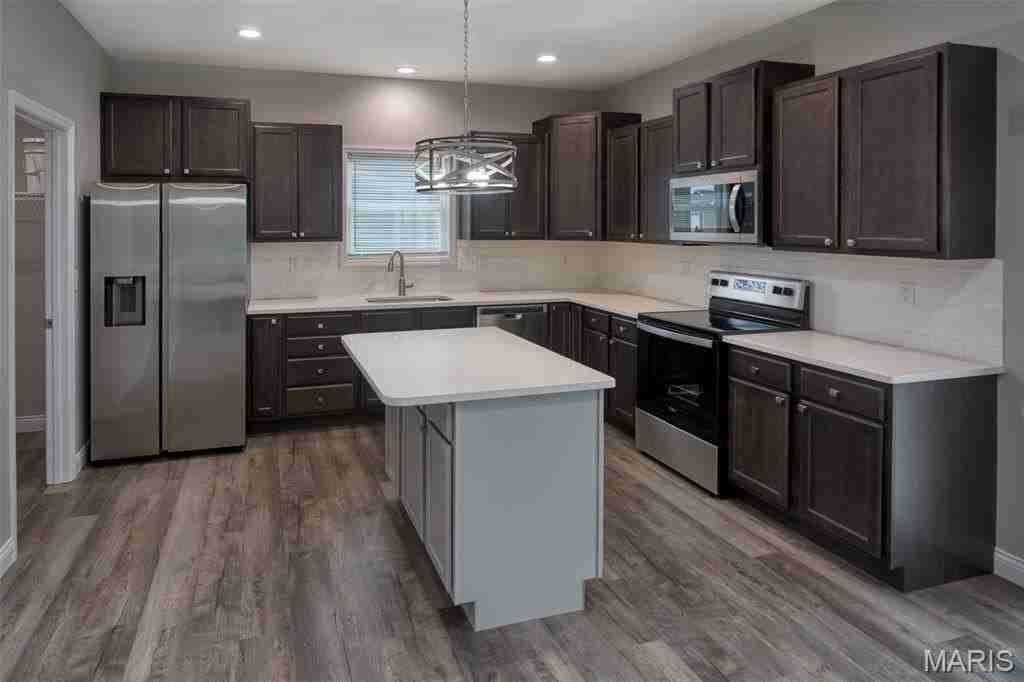 230 Huntleigh Parkway - Photo 2 of 18