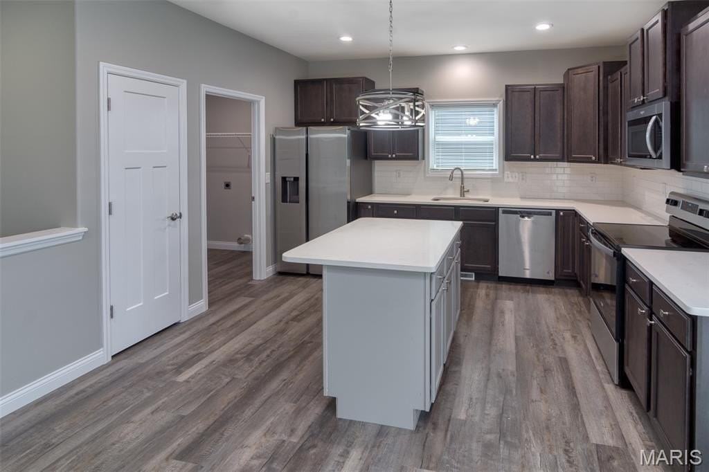 230 Huntleigh Parkway - Photo 3 of 18