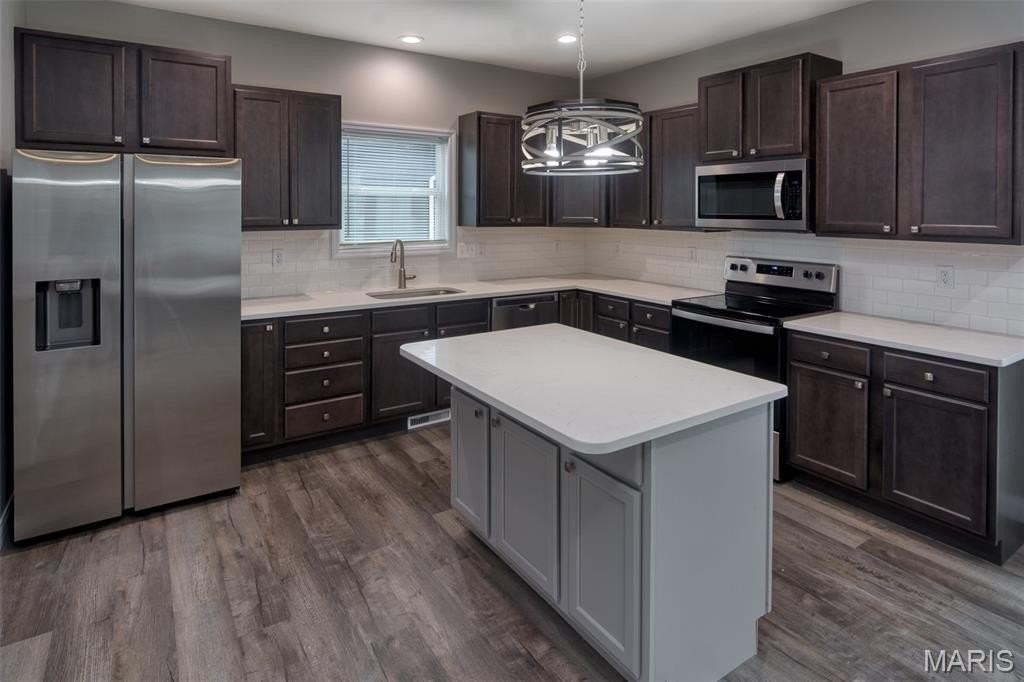 230 Huntleigh Parkway - Photo 4 of 18