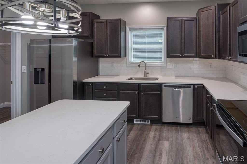 230 Huntleigh Parkway - Photo 6 of 18