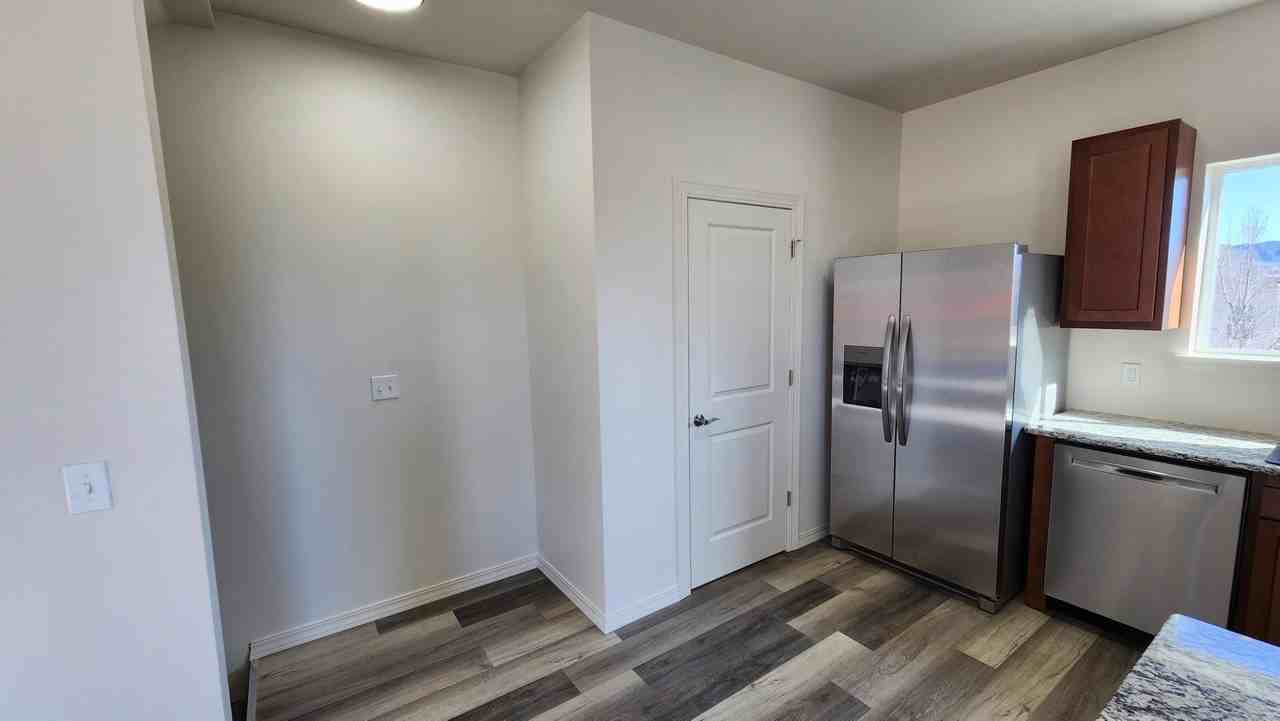 716 Cedar Creek Ave - Photo 6 of 8