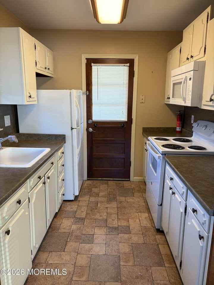 165 Broad St - Photo 7 of 10