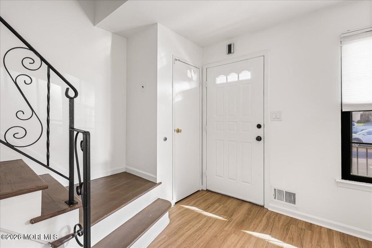 114 Village Green Way - Photo 7 of 32