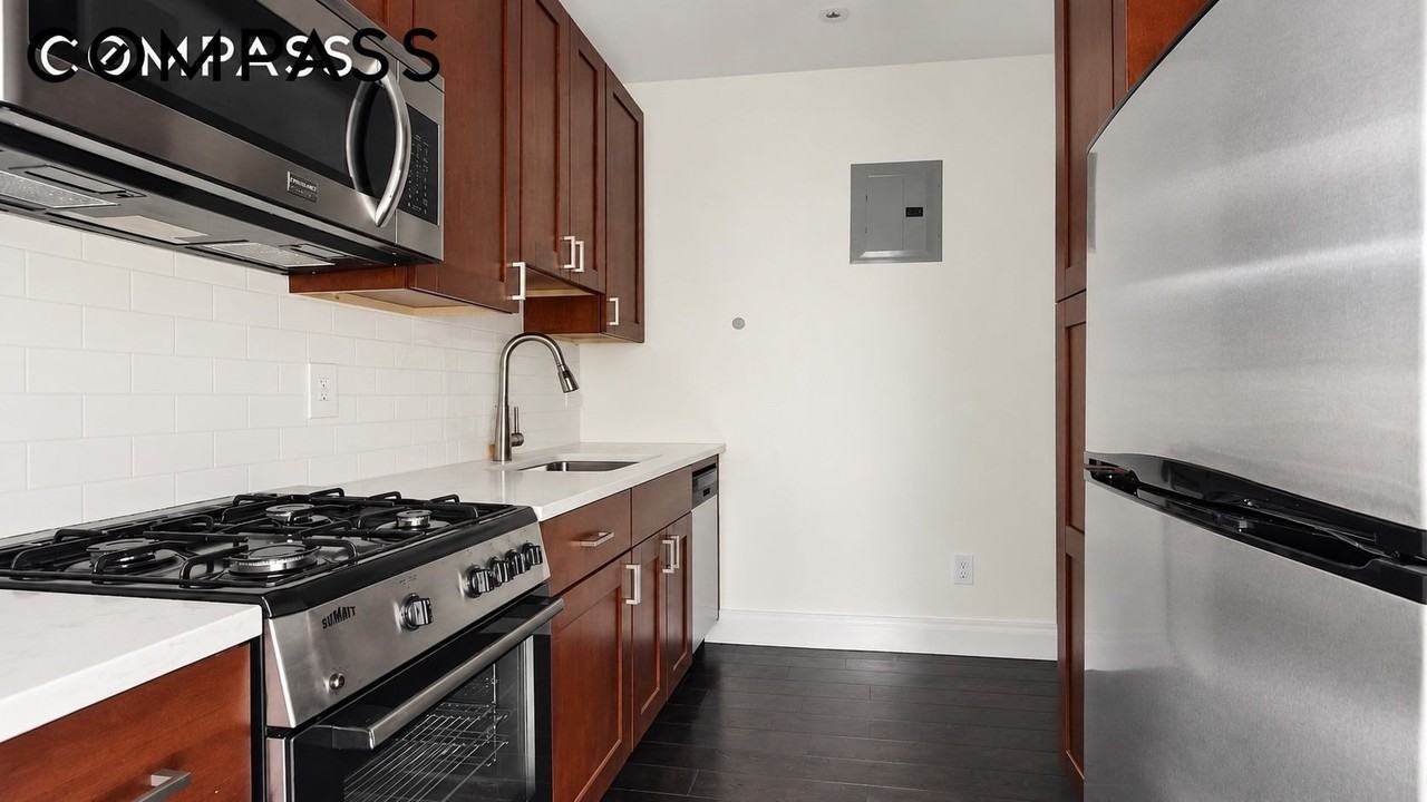 120 Thompson St #22 - Photo 4 of 4