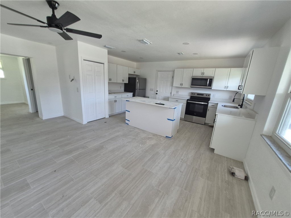 805 Longfellow Ter - Photo 4 of 15