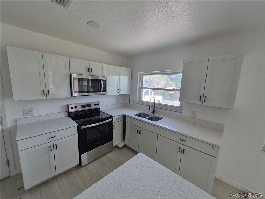 805 Longfellow Ter - Photo 5 of 15
