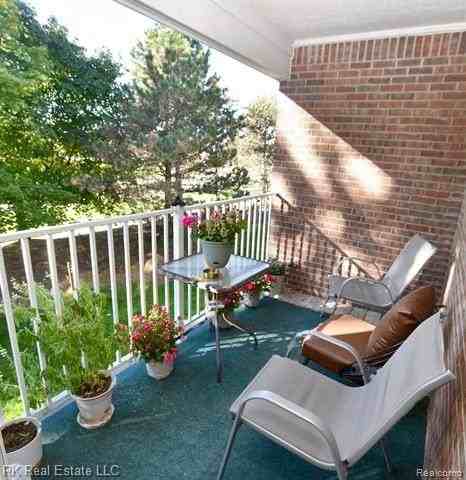 16442 Claremont Dr S - Photo 2 of 37
