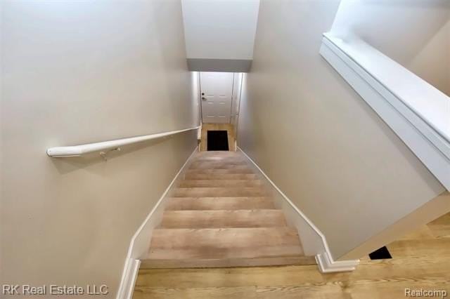 16442 Claremont Dr S - Photo 4 of 37
