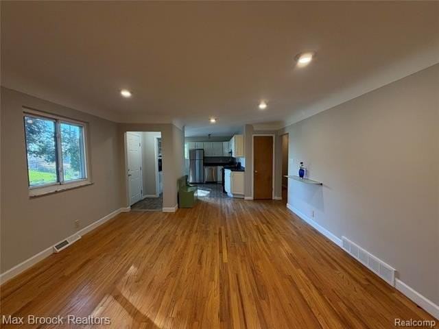 964 James K Blvd - Photo 2 of 15