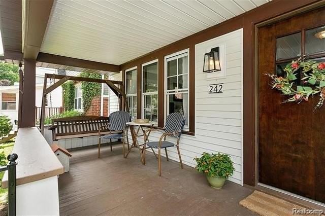 242 University St - Photo 2 of 25