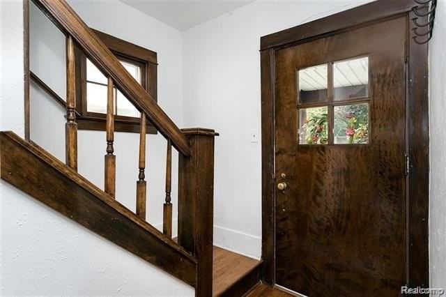 242 University St - Photo 4 of 25