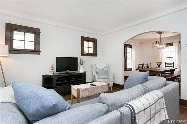 242 University St - Photo 5 of 25