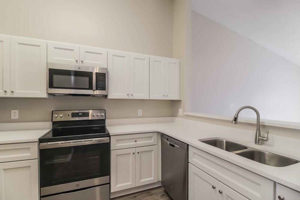 1012 Olliff Way - Photo 7 of 16