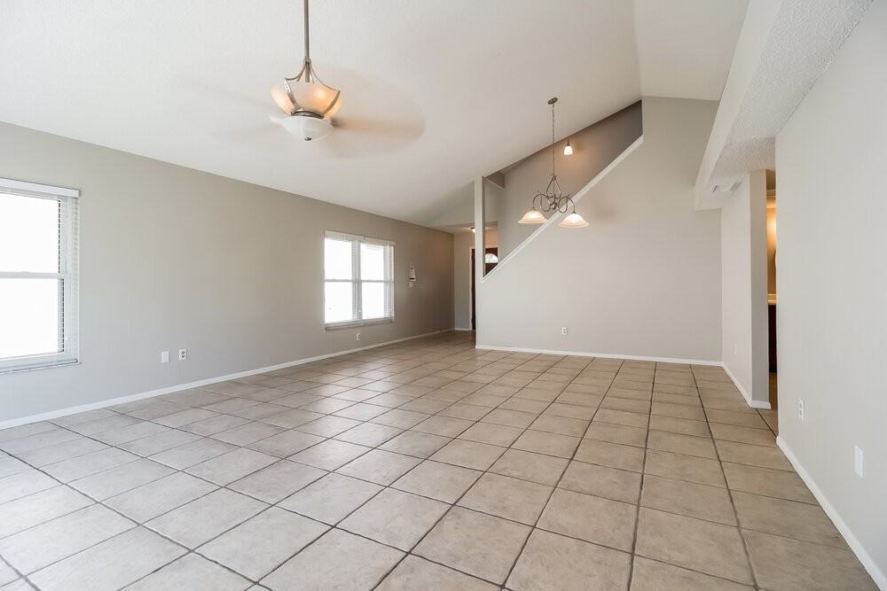 386 Amethyst Ct - Photo 3 of 15