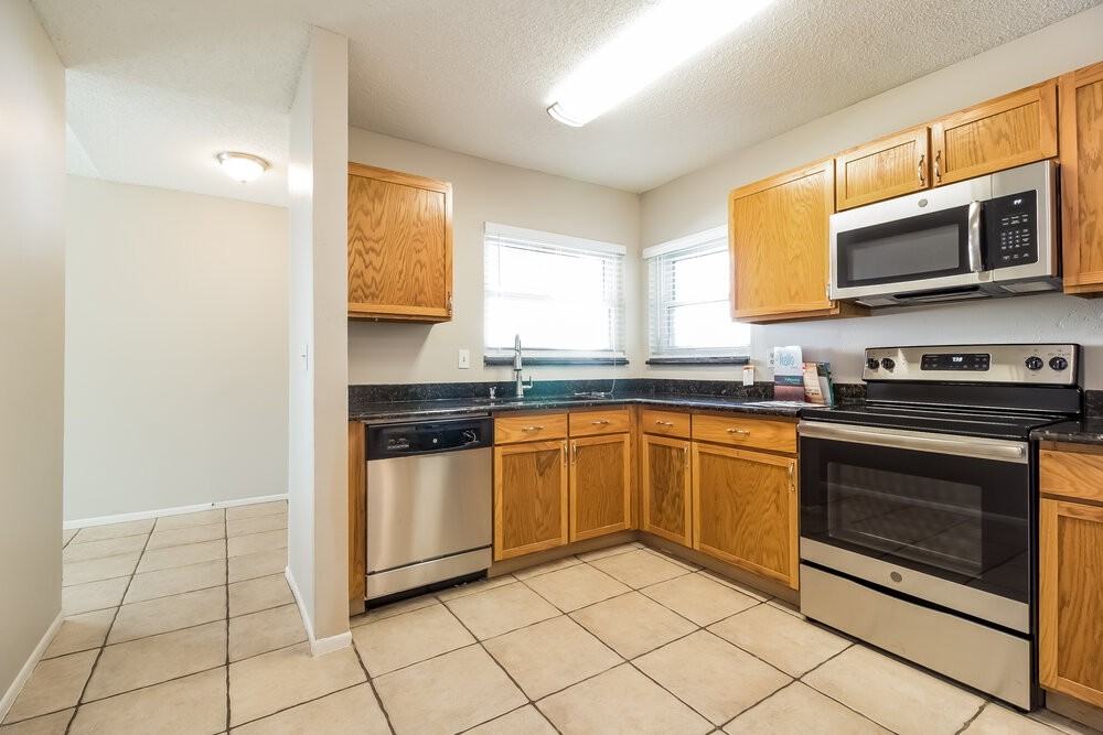 386 Amethyst Ct - Photo 5 of 15
