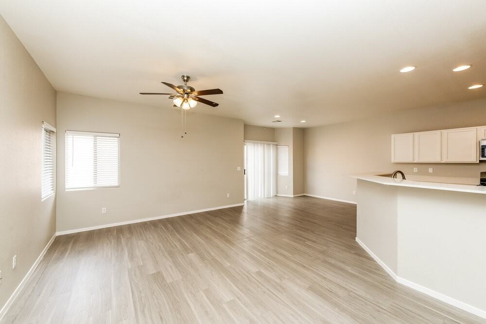 3752 Stowe Creek Ave - Photo 4 of 17