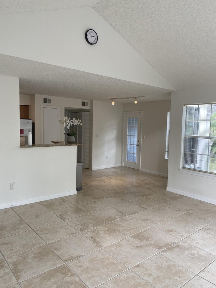 1020 Crystal Way #H - Photo 2 of 14