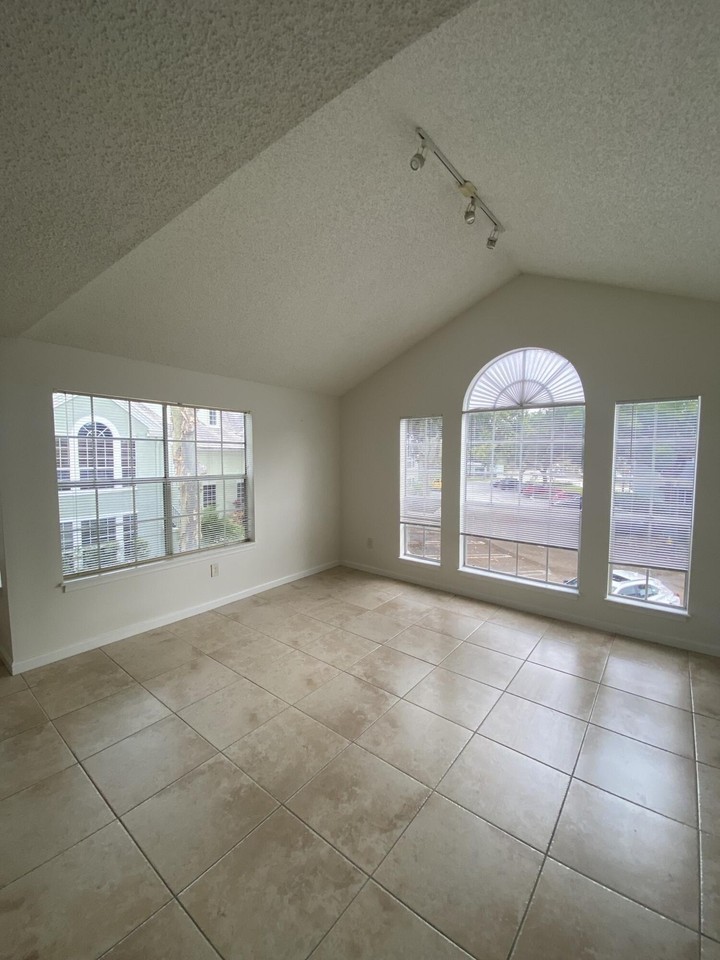 1020 Crystal Way #H - Photo 3 of 14