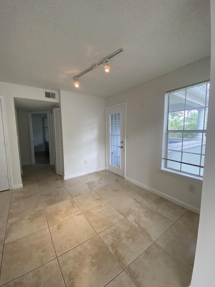 1020 Crystal Way #H - Photo 5 of 14