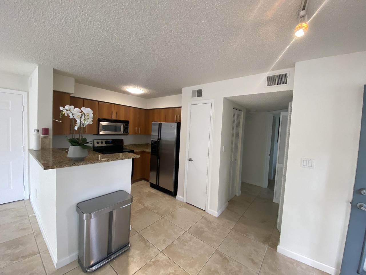 1020 Crystal Way #H - Photo 7 of 14
