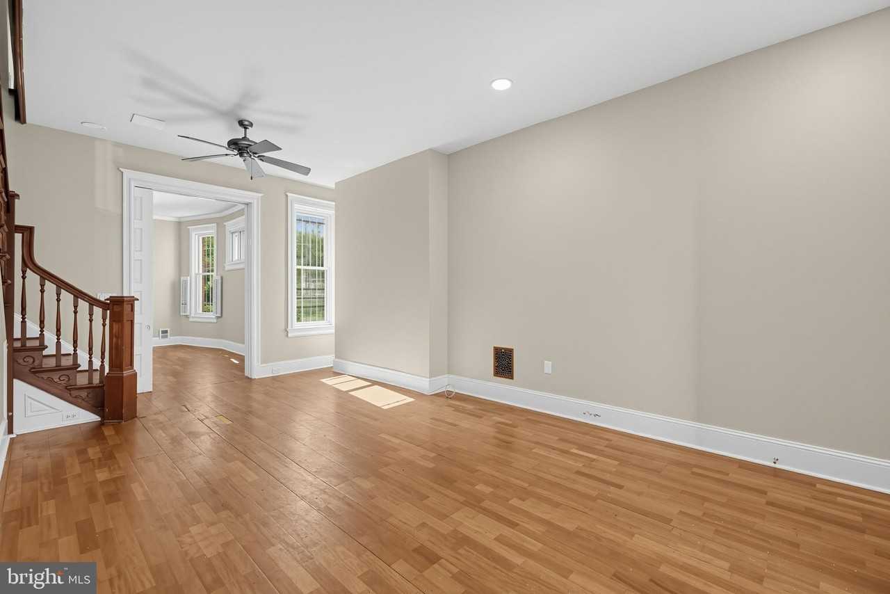 1210 Girard St Nw - Photo 4 of 28