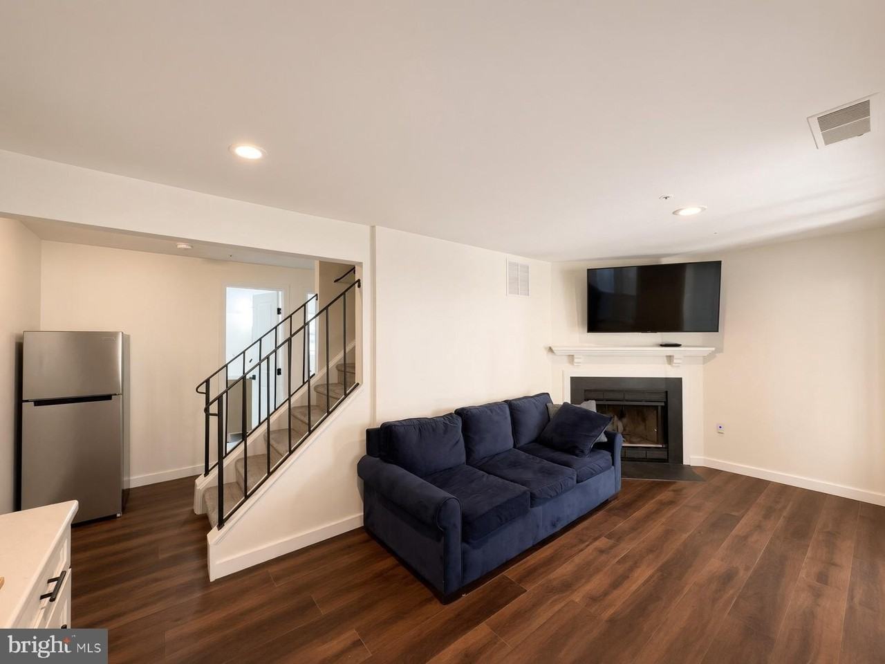 915 Newington Ct - Photo 2 of 13