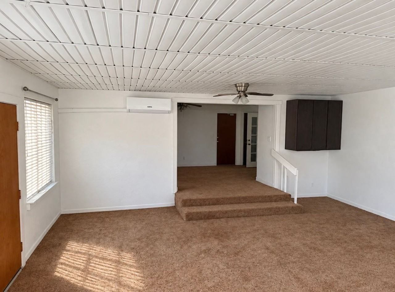 636 N Newton Dr - Photo 2 of 9