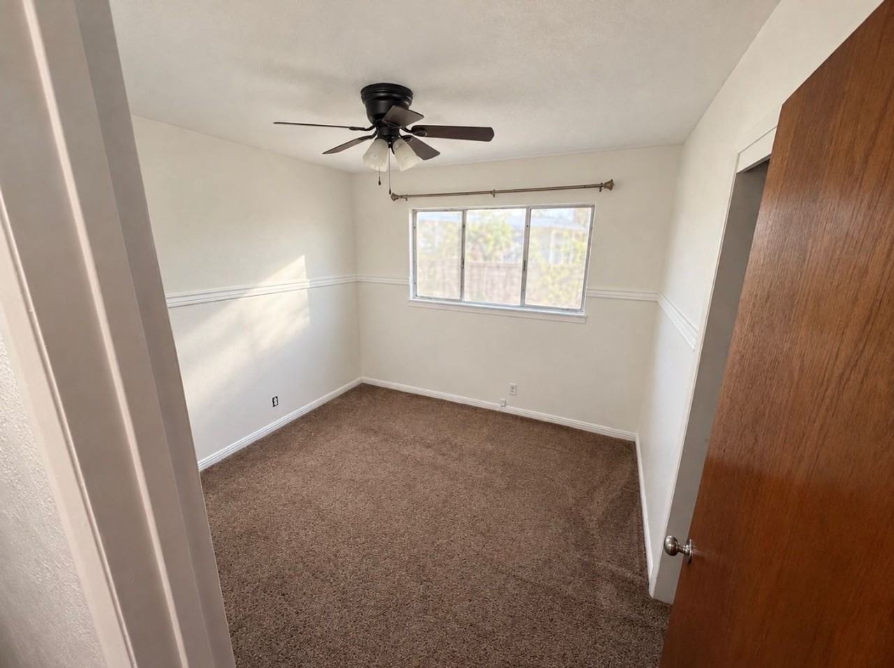 636 N Newton Dr - Photo 6 of 9