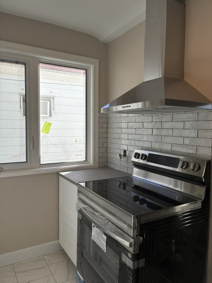 1015 Garfield St N - Photo 4 of 10