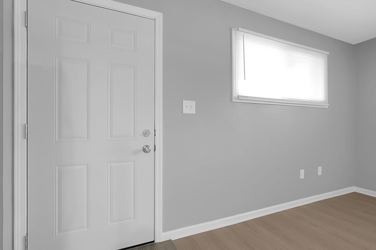 180 N Sylvan Ave #A - Photo 2 of 15