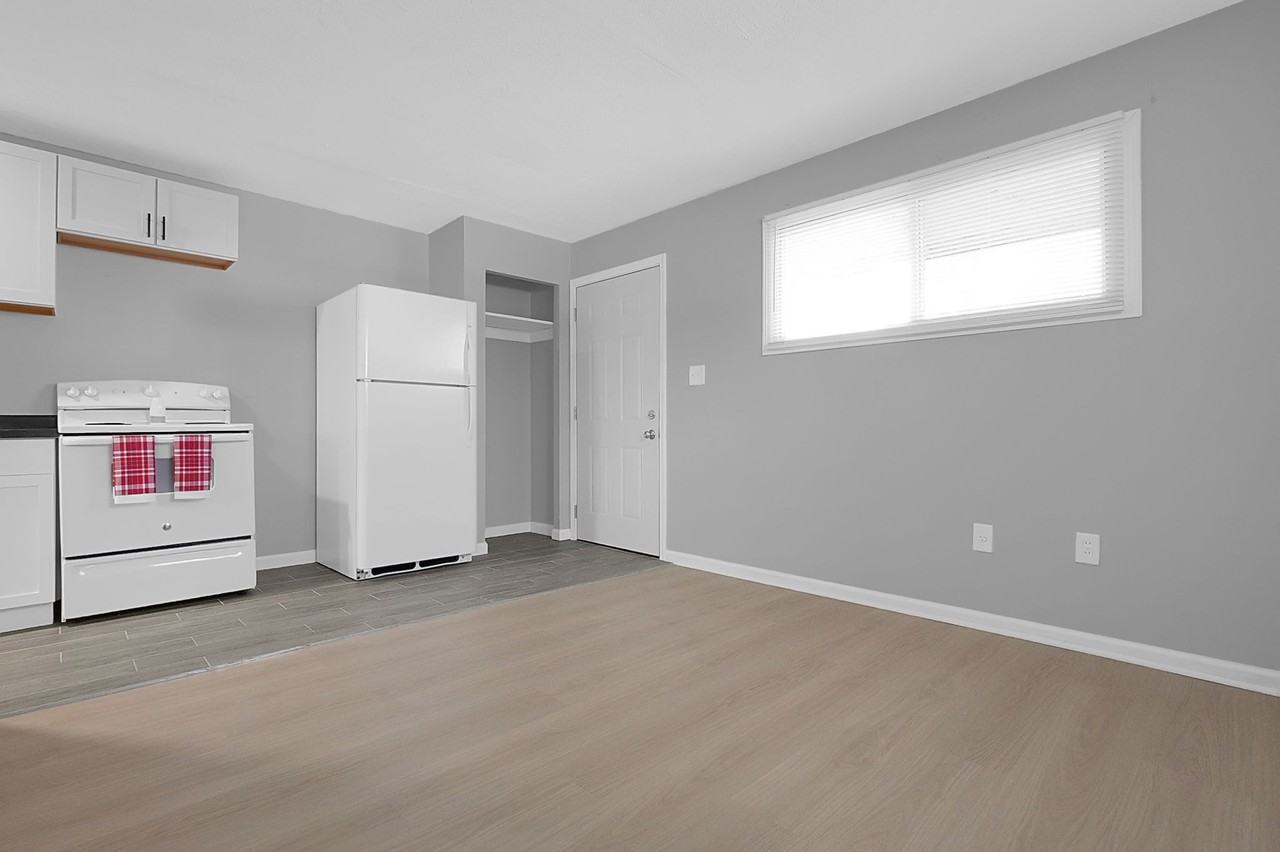 180 N Sylvan Ave #A - Photo 4 of 15