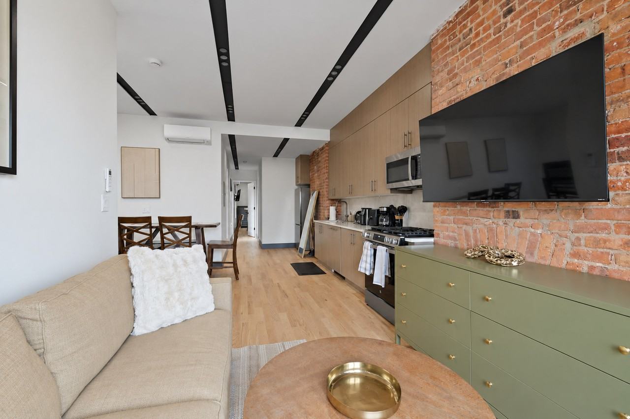115 Franklin St #1470317P - Photo 7 of 24