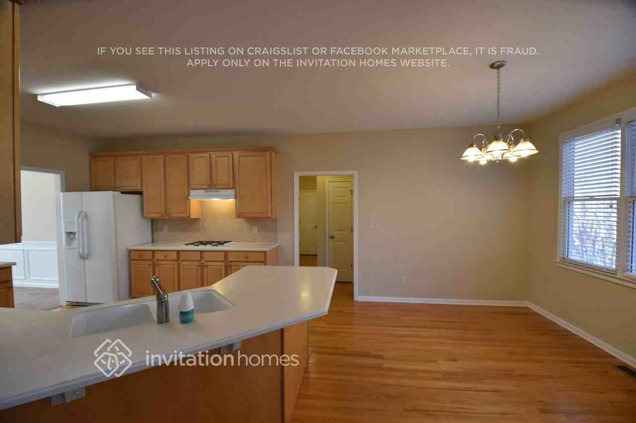 3114 Grove View Ct - Photo 5 of 16