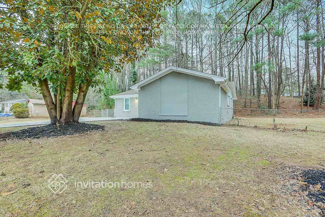 2048 Mulkey Rd Sw - Photo 3 of 26