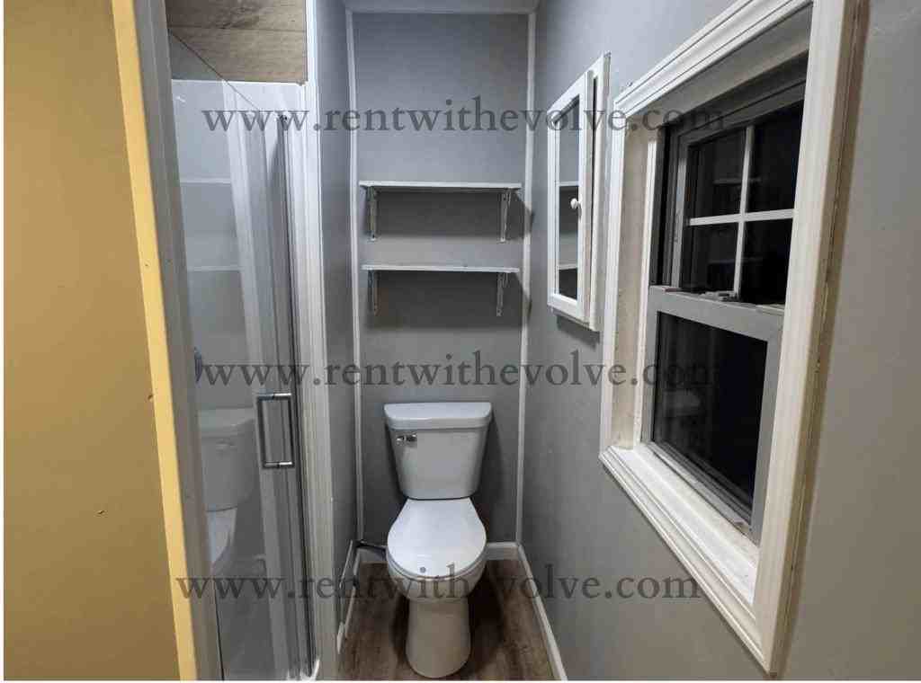 1352 Short St - Photo 6 of 9