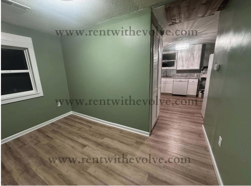 1352 Short St - Photo 7 of 9